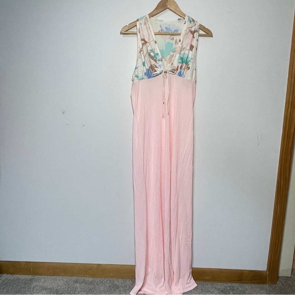 Beeline Women's Vintage Pink Floral Nylon Maxi Nightgown Size Small‎